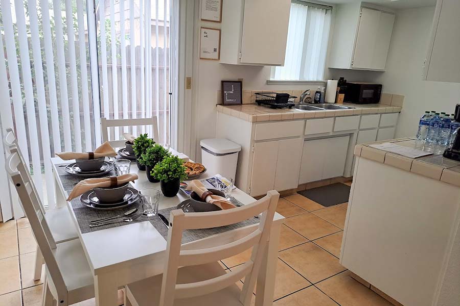 Dining kitchen